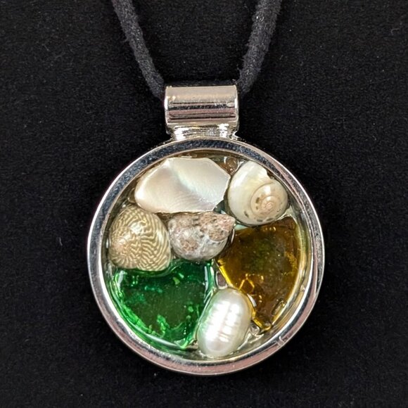(2/$20) Pearl, Shell, & Glass Pendant Necklace - Picture 3 of 6